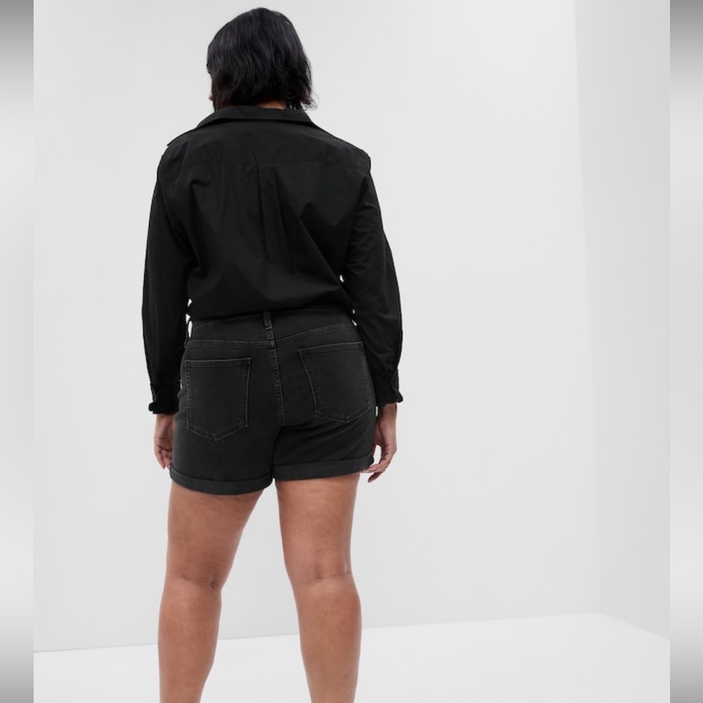 LIKE NEW - Black Gap mid rise denim short - Picture 5 of 12